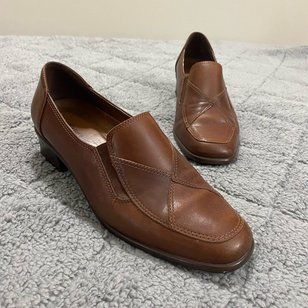 3/$20 Naturalizer leather loafers